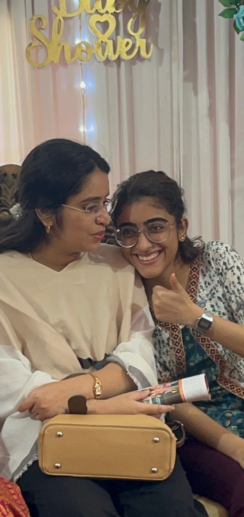 Vanshika with her sister